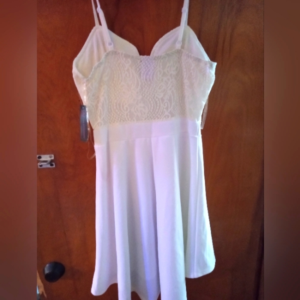 NWT Lace Dress size Medium - Picture 4 of 5